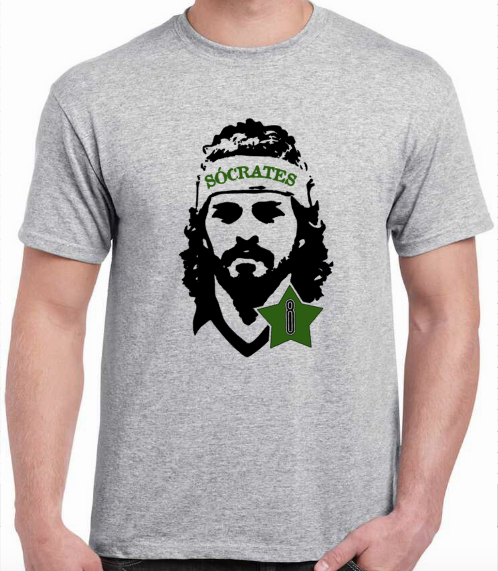 T-shirt avec SÓCRATES, ÉQUIPE de FOOTBALL DU BRÉSIL