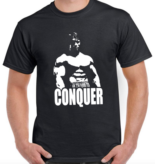 T-shirt avec ARNOLD SCHWARZENEGGER, CONQUER